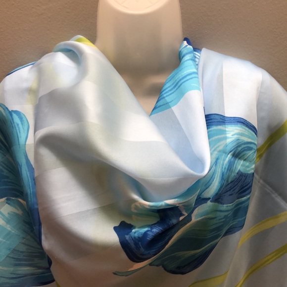 VTG Symphony Scarfs Large Square Scarf Blue Tulip  Design - Picture 2 of 14